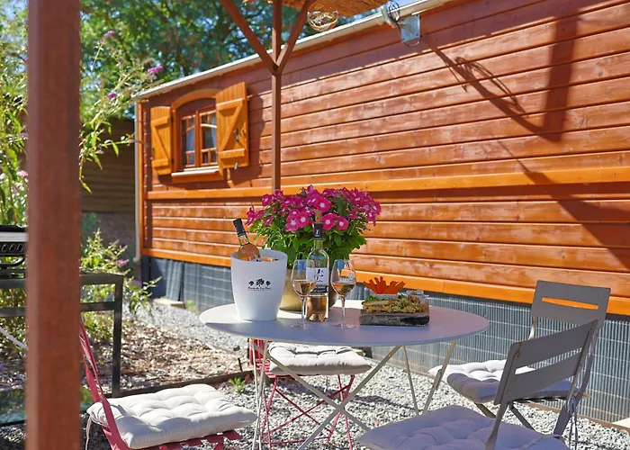 Roulotte Au Cœur Des Vignes, *