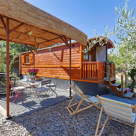 Roulotte Au Coeur Des Vignes, *