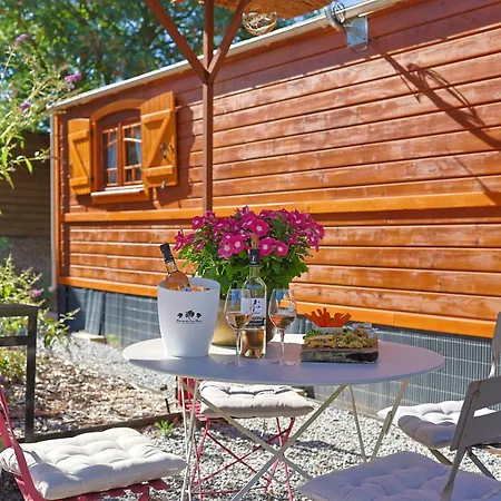 Roulotte Au Coeur Des Vignes, *