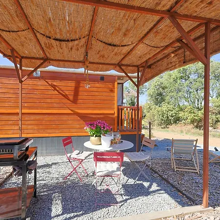 Camping Roulotte Au Coeur Des Vignes, *